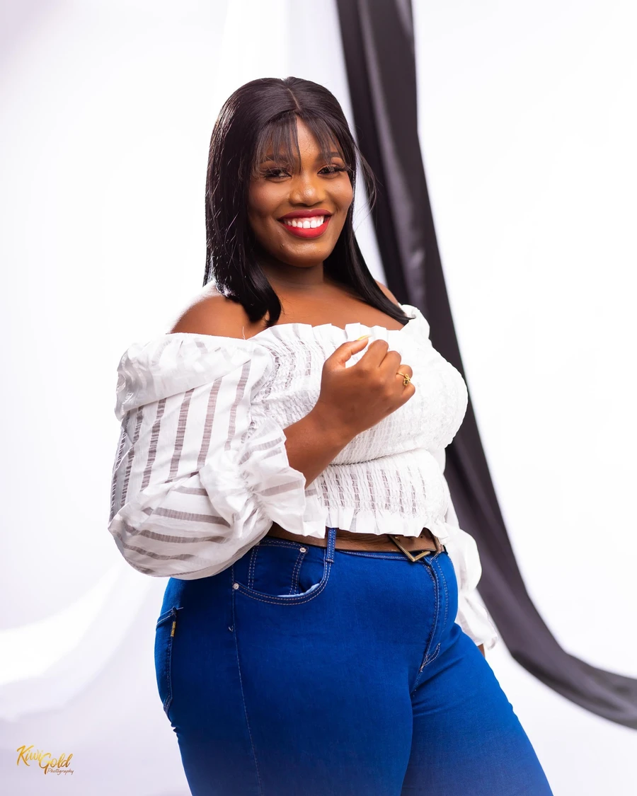 Before. Wuenam Glory before and after: in a white off-shoulder ruffle top and blue jeans, and in cream H3 activewear.
